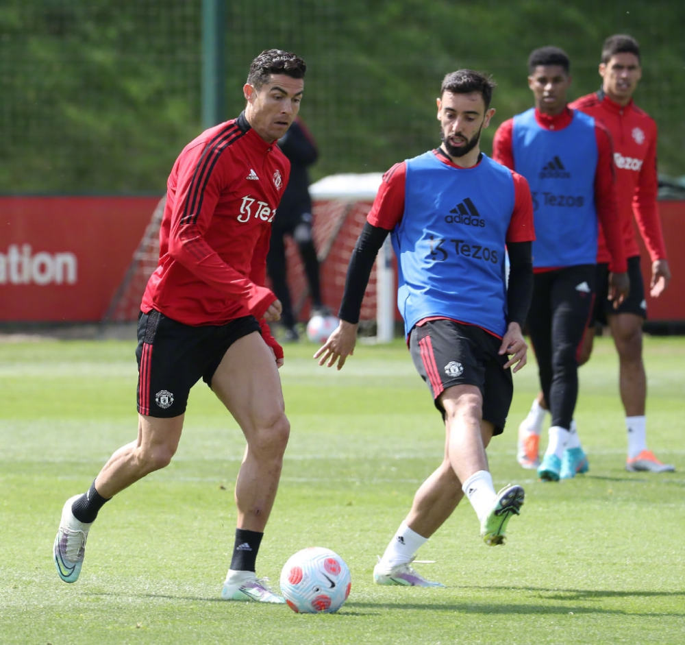 多人手施压 多人手施压